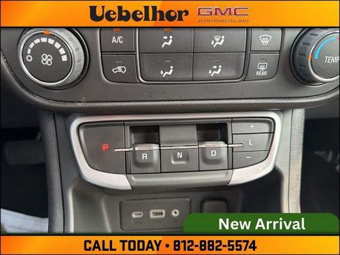Used 2022 GMC Terrain SLE image 30