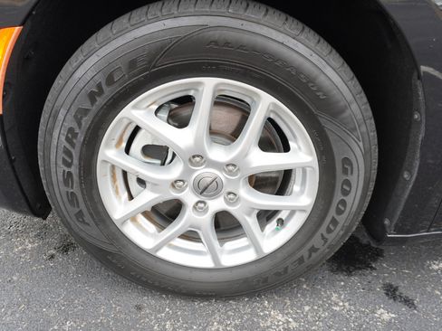 Used 2022 Chrysler Pacifica Touring-L image 32