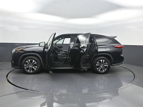 Used 2023 Toyota Highlander XLE FWD image 39