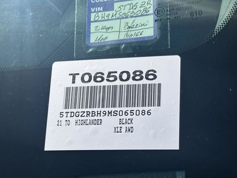 Used 2021 Toyota Highlander XLE AWD/4WD image 15