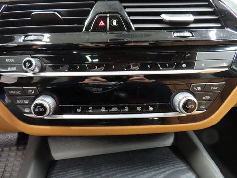 Used 2022 BMW 530i xDrive image 41