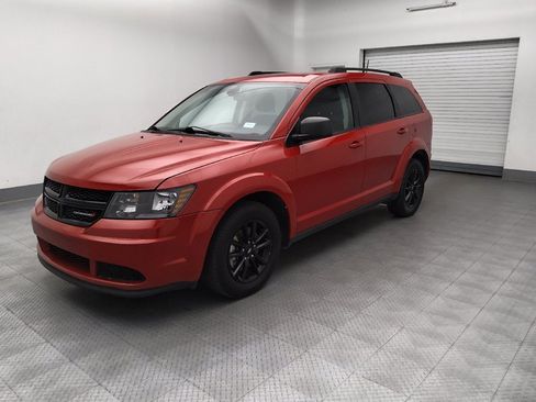 Used 2020 Dodge Journey SE w/ SE Popular Equipment Group FWD image 2