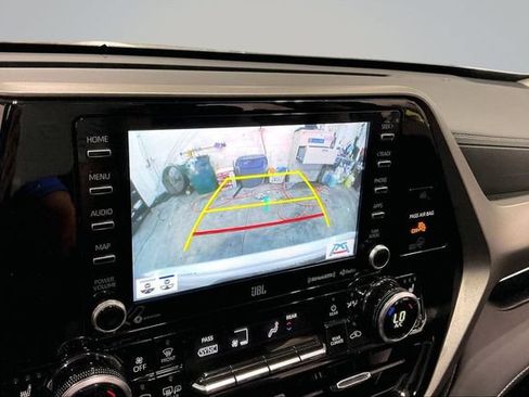 Used 2022 Toyota Highlander Limited AWD/4WD image 23