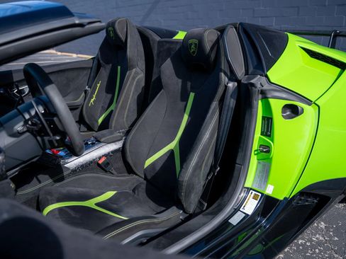 Used 2019 Lamborghini Huracan Performante image 20