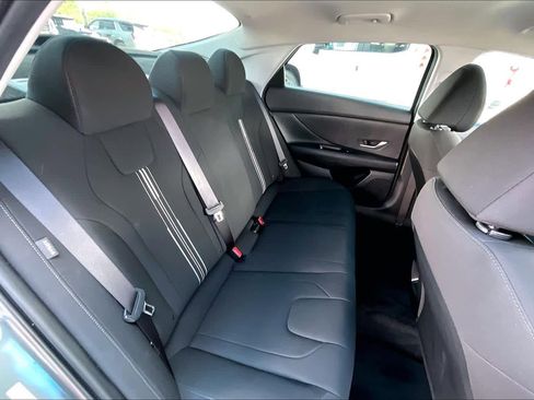 Used 2024 Hyundai Elantra SEL FWD image 18