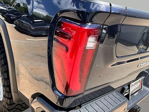 Used 2024 GMC Sierra 2500 Denali w/ Denali Reserve Package AWD/4WD image 27