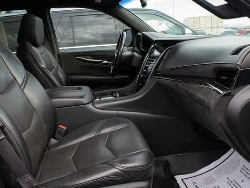 Used 2016 Cadillac Escalade Platinum image 30
