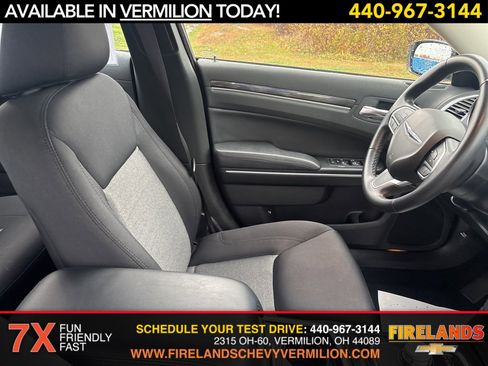 Used 2022 Chrysler 300 Touring w/ Sport Appearance Package image 29