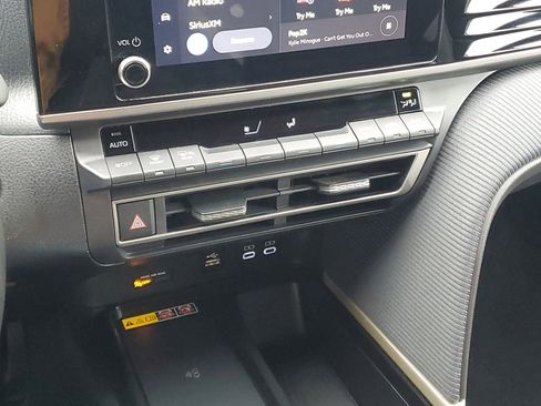 Used 2025 Toyota Camry SE image 23