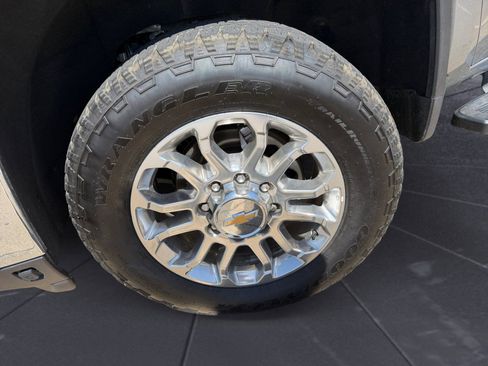 Used 2024 Chevrolet Silverado 2500 LTZ w/ LTZ Convenience Package AWD/4WD image 14