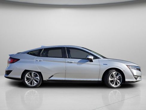 Certified 2018 Honda Clarity Touring image 25