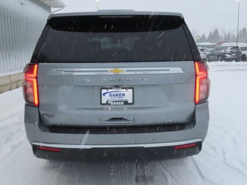 Used 2024 Chevrolet Suburban LT w/ Luxury Package image 10