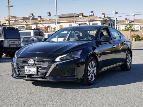 Used 2025 Nissan Altima 2.5 S image 8