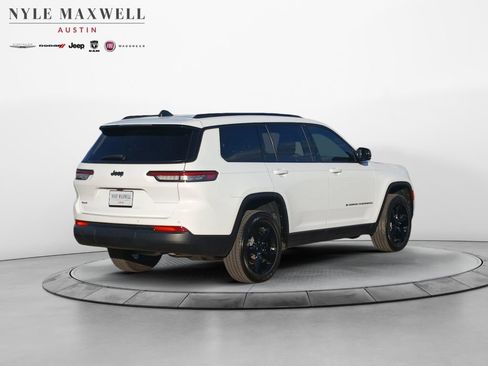 Used 2025 Jeep Grand Cherokee L Altitude AWD/4WD image 16