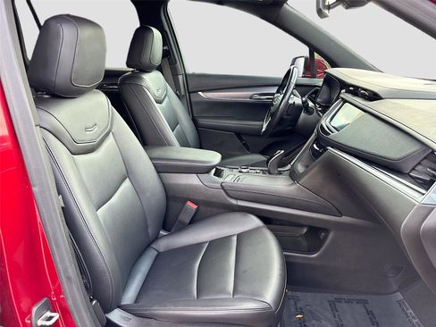 Used 2022 Cadillac XT6 Luxury image 33