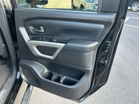 Used 2018 Nissan Titan SV w/ SV Convenience Package RWD image 25