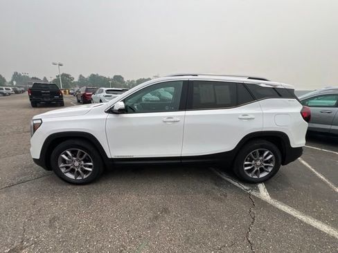 Used 2023 GMC Terrain SLT w/ Infotainment Package II AWD/4WD image 9