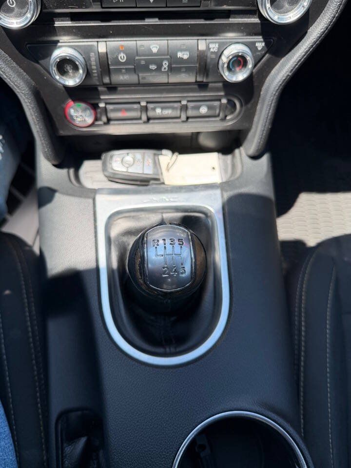 Used 2018 Ford Mustang Coupe RWD image 23