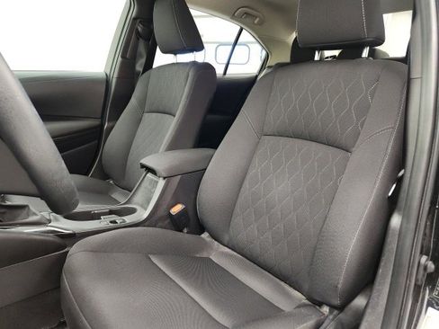 Used 2025 Toyota Corolla LE image 13