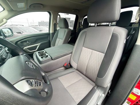 Used 2024 Nissan Titan SV image 12