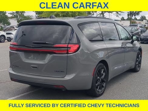 Used 2025 Chrysler Pacifica Limited FWD image 6