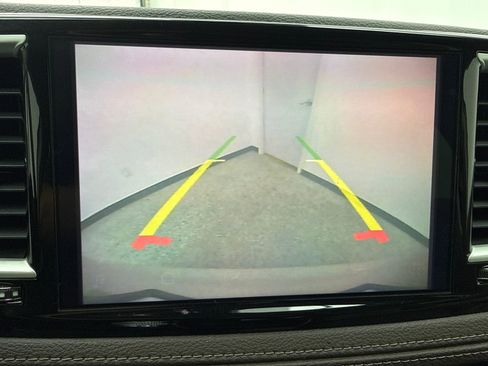 Used 2021 Chrysler Pacifica Touring FWD image 28