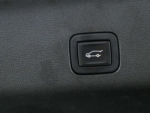 Used 2023 GMC Yukon XL SLT w/ SLT Luxury Package AWD/4WD image 35