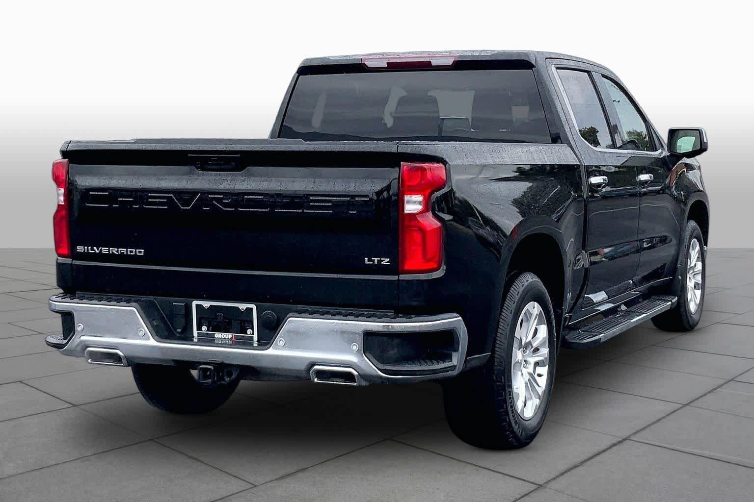 Used 2022 Chevrolet Silverado 1500 LTZ w/ Z71 Off-Road Package AWD/4WD image 13