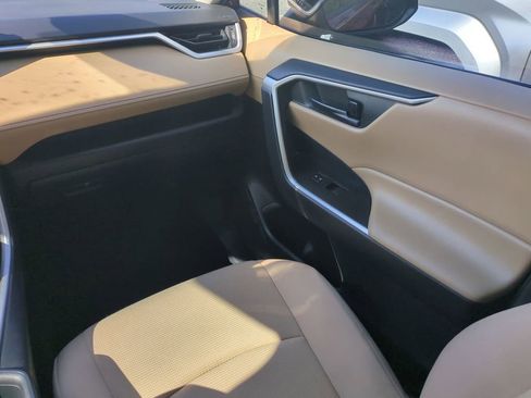 Used 2022 Toyota RAV4 LE image 16