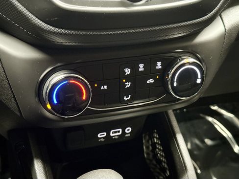 Used 2023 Chevrolet TrailBlazer LS FWD image 18