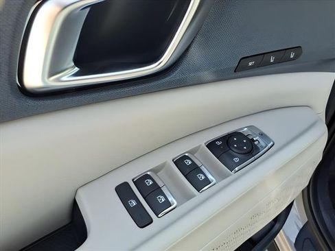 New 2026 Kia Carnival EX FWD image 17
