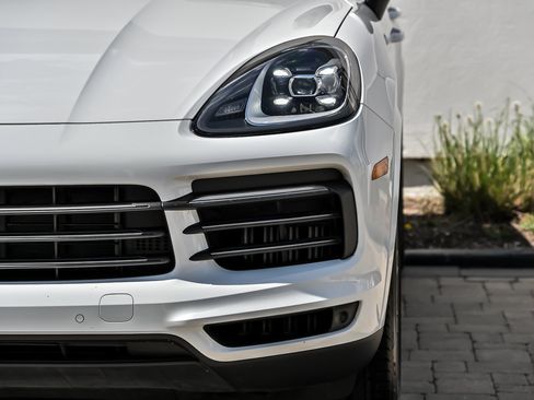 Used 2023 Porsche Cayenne Platinum Edition AWD/4WD image 9
