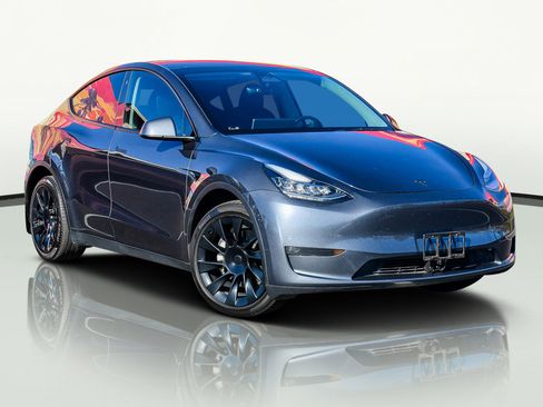 Used 2023 Tesla Model Y Long Range image 39
