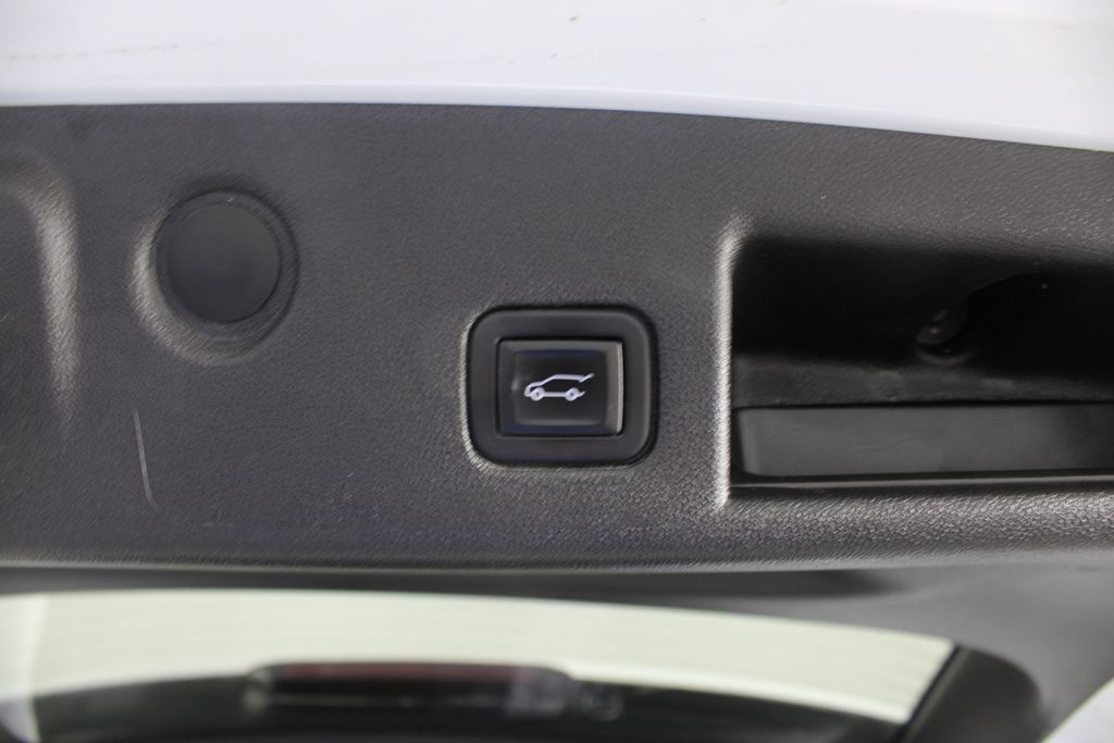 Used 2024 Chevrolet Equinox LT FWD image 19