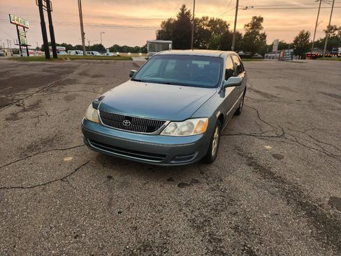 Used 2000 Toyota Avalon XL w/ Option Pkg 3 FWD image 8
