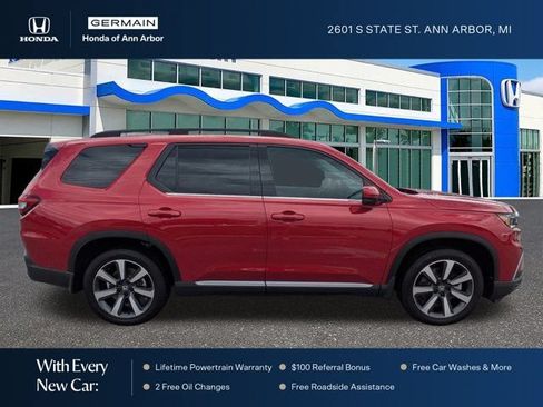 Used 2025 Honda Pilot Touring image 4