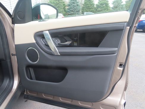 Used 2023 Land Rover Discovery Sport S image 27