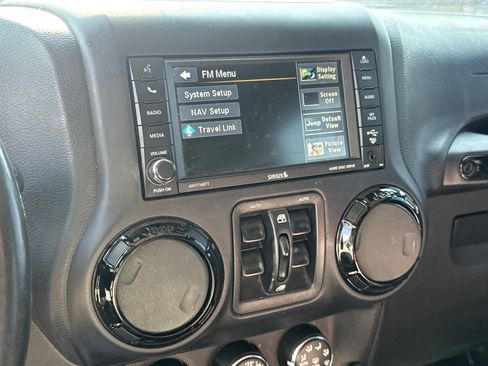 Used 2017 Jeep Wrangler Unlimited Sahara AWD/4WD image 15
