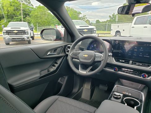 New 2026 Chevrolet Equinox LT w/ Convenience Package II FWD image 37