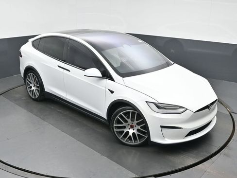 Used 2022 Tesla Model X Plaid image 13