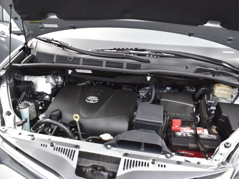 Used 2019 Toyota Sienna Limited Premium image 35