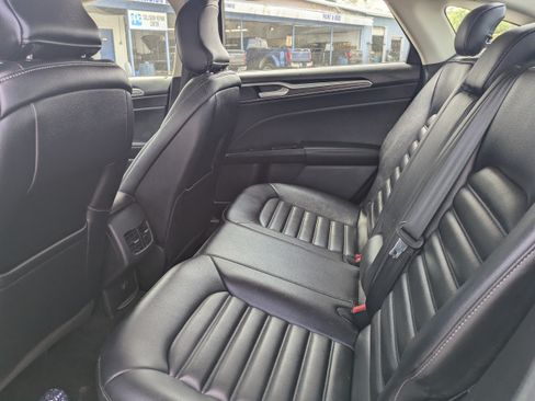 Used 2019 Ford Fusion SEL FWD image 11