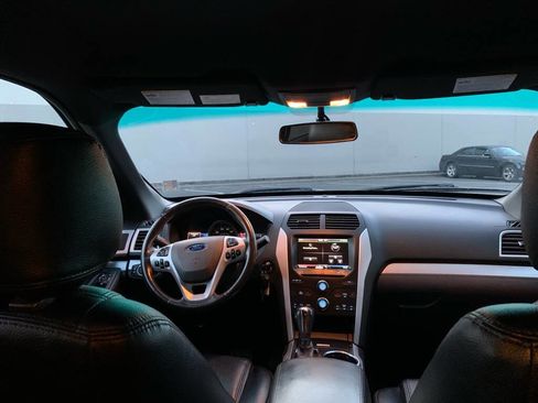 Used 2015 Ford Explorer XLT image 11