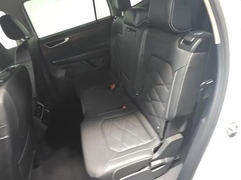 Used 2024 Volkswagen Atlas SE image 31