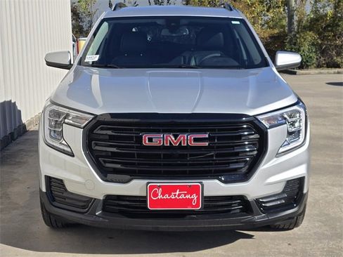 Used 2022 GMC Terrain SLE w/ Elevation Edition image 2