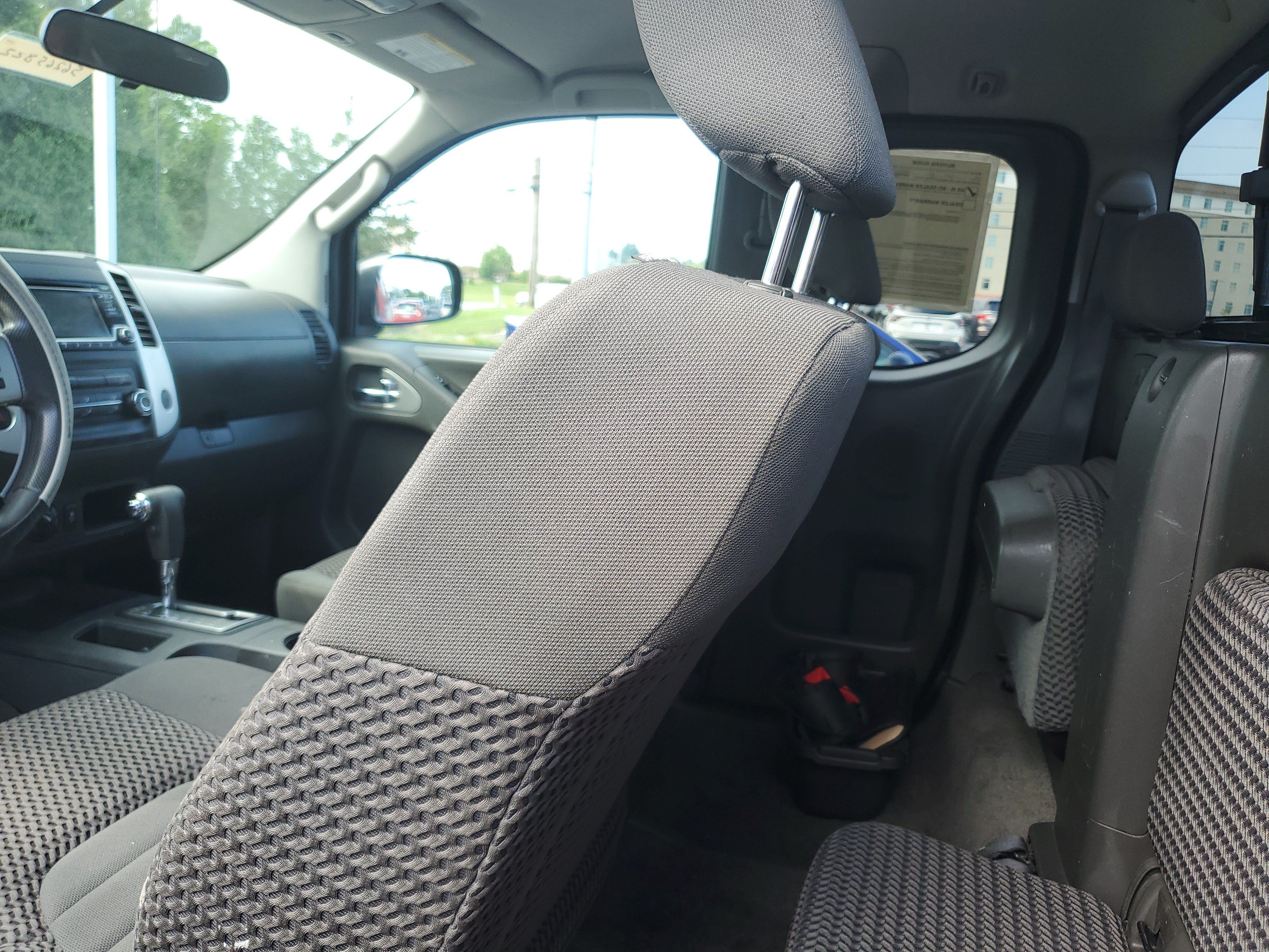 Used 2015 Nissan Frontier SV AWD/4WD image 12