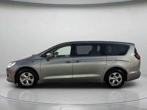 Used 2017 Chrysler Pacifica Touring Plus image 5