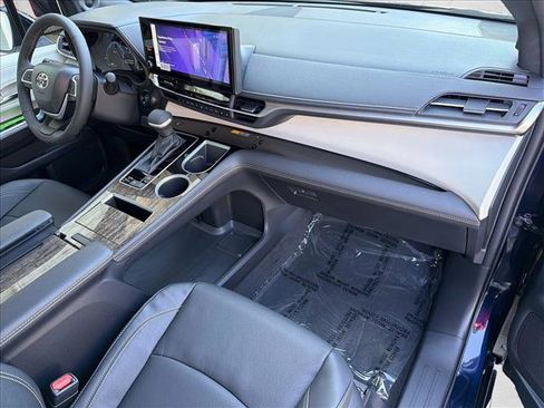 New 2026 Toyota Sienna Limited image 25