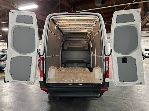 Used 2025 Mercedes-Benz Sprinter 2500 image 17