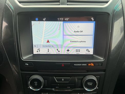 Used 2017 Ford Explorer XLT w/ Equipment Group 202A image 28